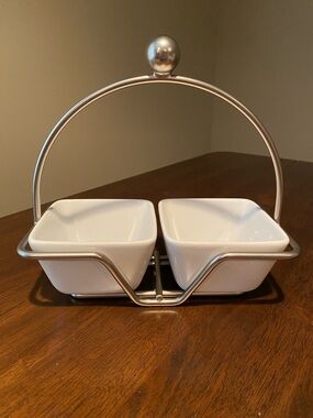 NIB- The Pampered Chef White Ceramic Double Serving Dishes w/ Silver Metal Stand